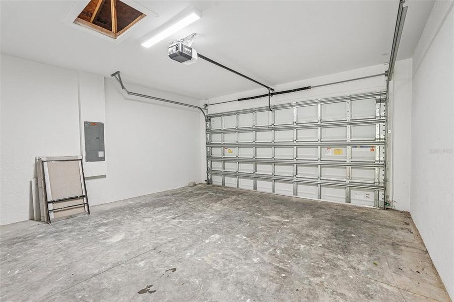 Spacious, unfurnished interior of a new home in , Port Charlotte (Image 18).
