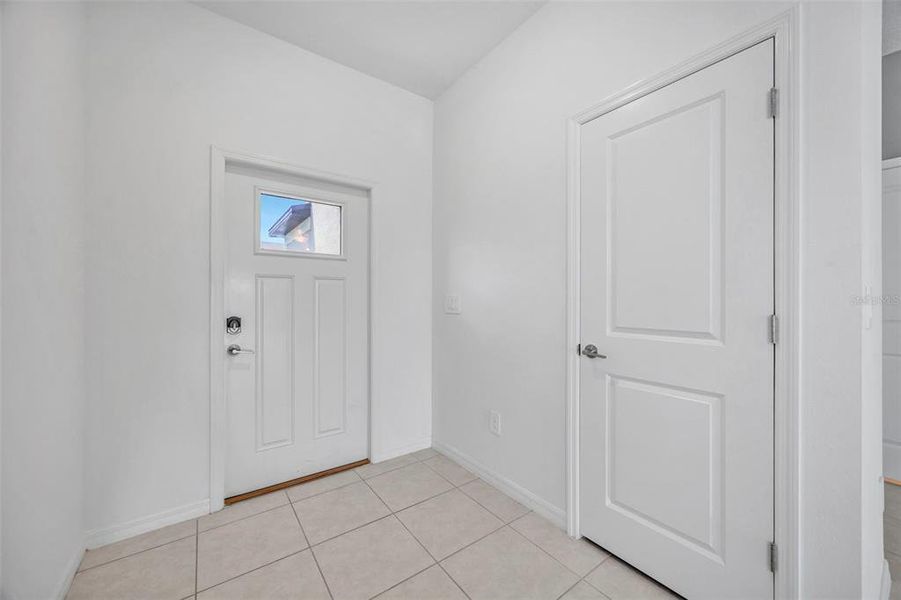 Spacious, unfurnished interior of a new home in Townes at Southshore Pointe, Ruskin (Image 21).