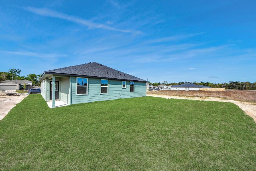 Exterior details and patio area of a home in Hill & Dale Ranch, Splendora (Image 27).