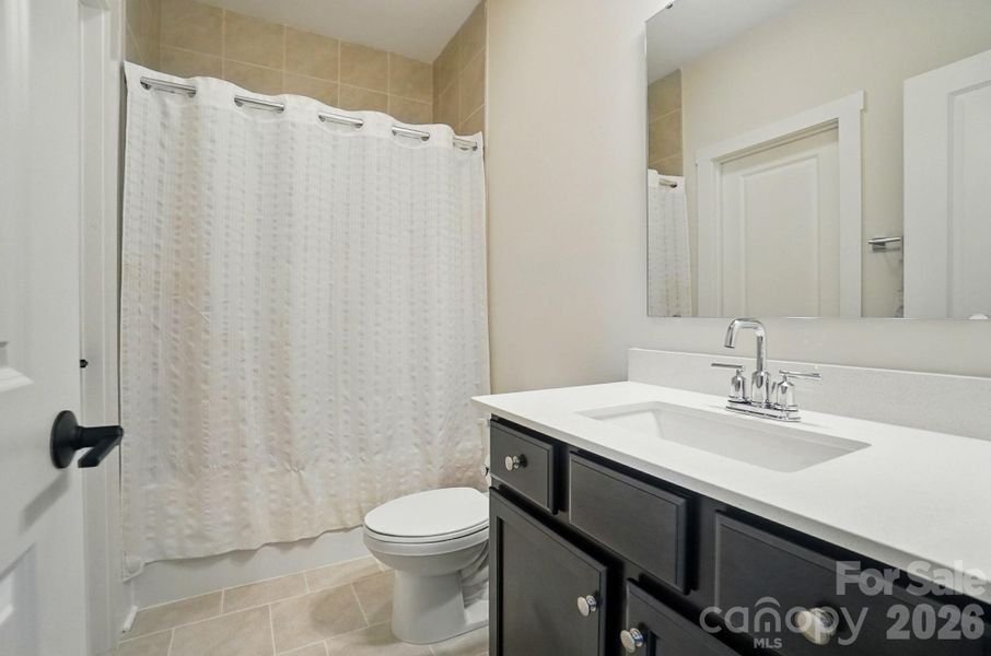 Full en-suite bath 4