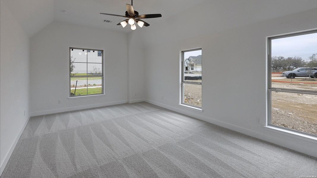 Spacious, unfurnished interior of a new home in Esperanza, Boerne (Image 20).