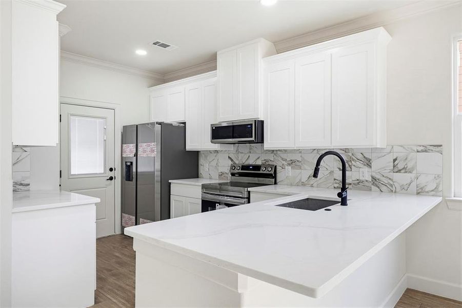 Furnished interior view inside a new home in , Fort Worth (Image 6).