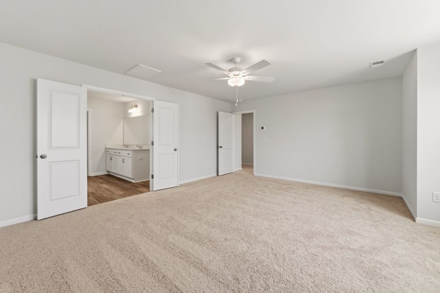Spacious, unfurnished interior of a new home in Dove Hollow, Chesnee (Image 22).