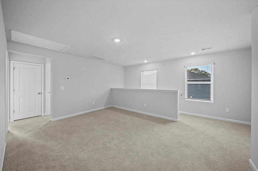 Spacious, unfurnished interior of a new home in Village at White Pine, Pendleton (Image 10).