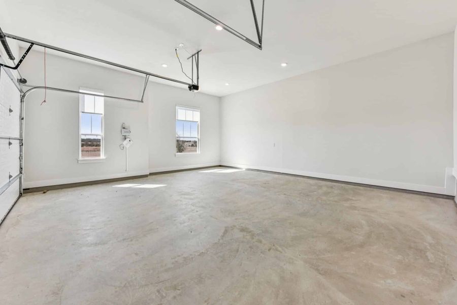 Spacious, unfurnished interior of a new home in Feathergrass, Florence (Image 24).