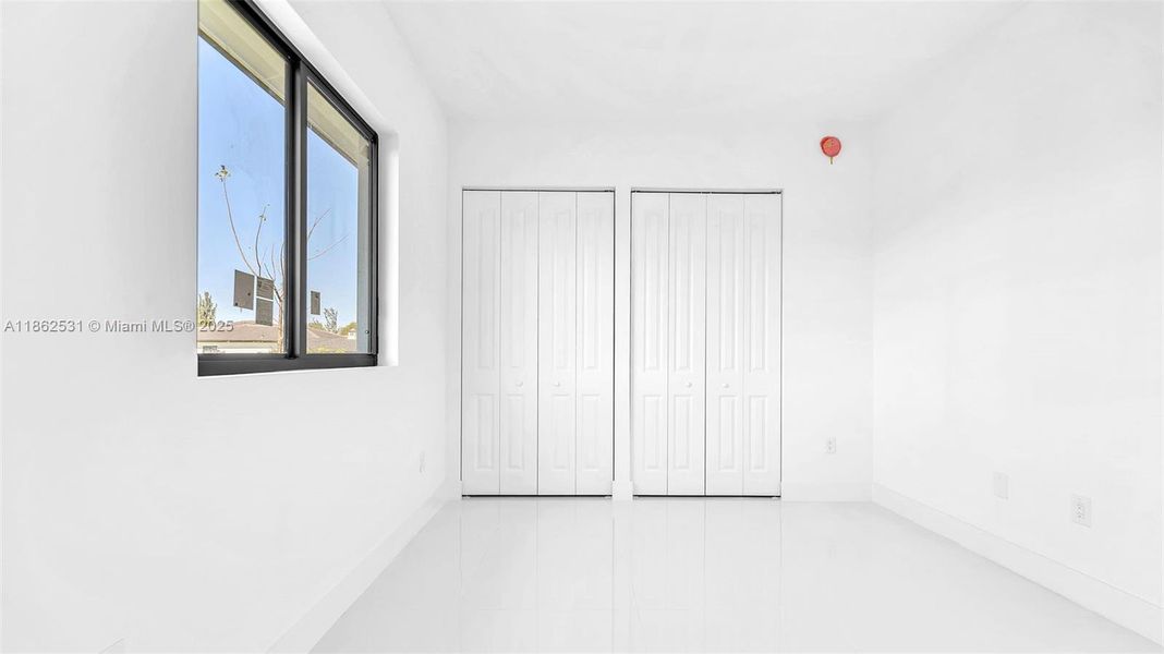 Spacious, unfurnished interior of a new home in , Miami (Image 35).