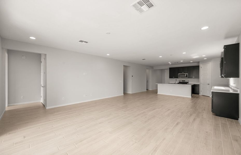 Spacious, unfurnished interior of a new home in Soleo, San Tan Valley (Image 20).