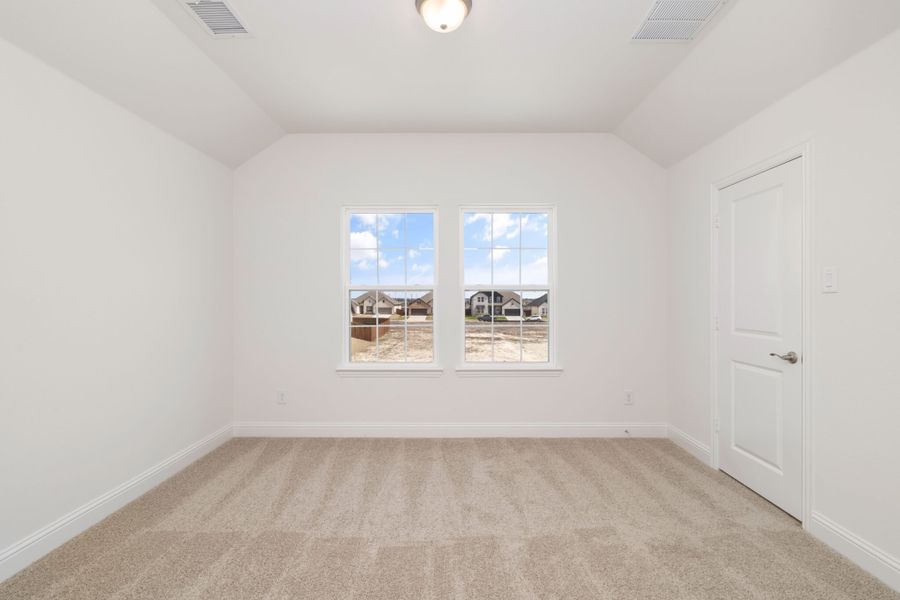 Spacious, unfurnished interior of a new home in Lake Breeze, Lavon (Image 38).