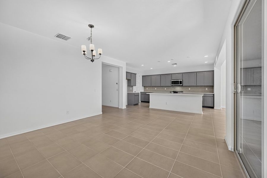 Spacious, unfurnished interior of a new home in Hawes Crossing, Mesa (Image 21).