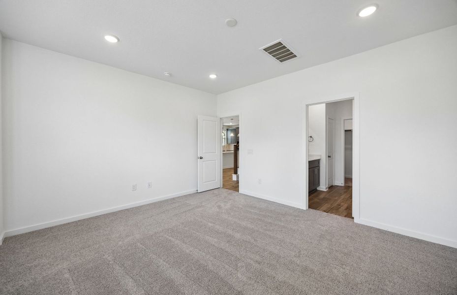 Spacious, unfurnished interior of a new home in Ellerden, Tomball (Image 23).