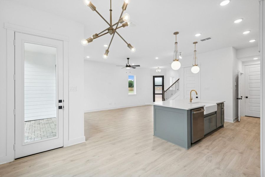 Spacious, unfurnished interior of a new home in Retreat at Oak Park, Houston (Image 19).