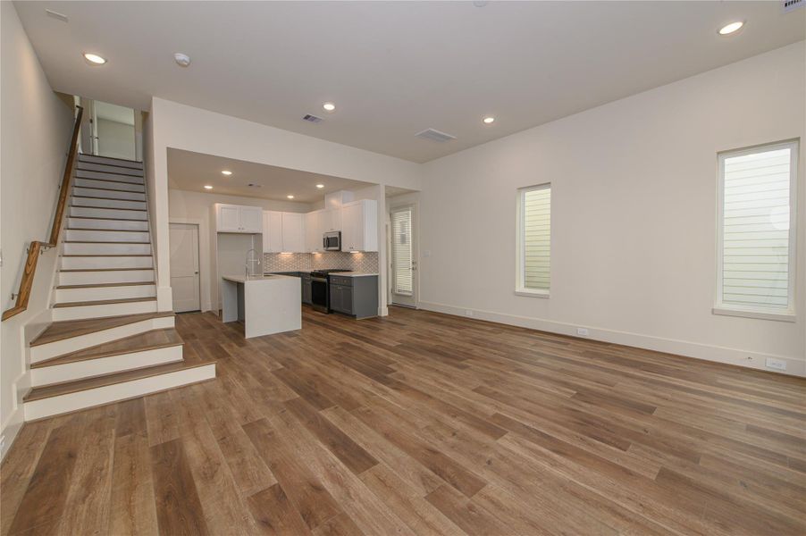 Spacious, unfurnished interior of a new home in Rachel Landing, Houston (Image 13). Spacious, unfurnished interior of a new home in Rachel Landing, Houston (Image 13).