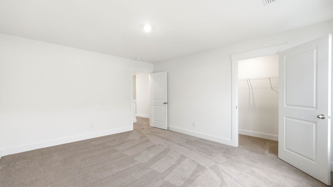 Spacious, unfurnished interior of a new home in Fieldcrest Acres, Blountville (Image 24).