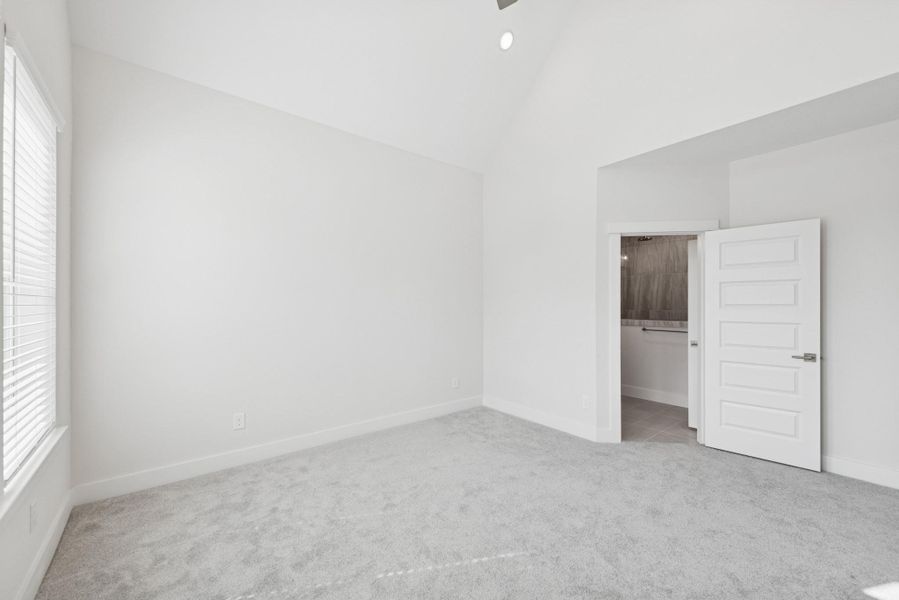 Spacious, unfurnished interior of a new home in Retreat at Oak Park, Houston (Image 21).