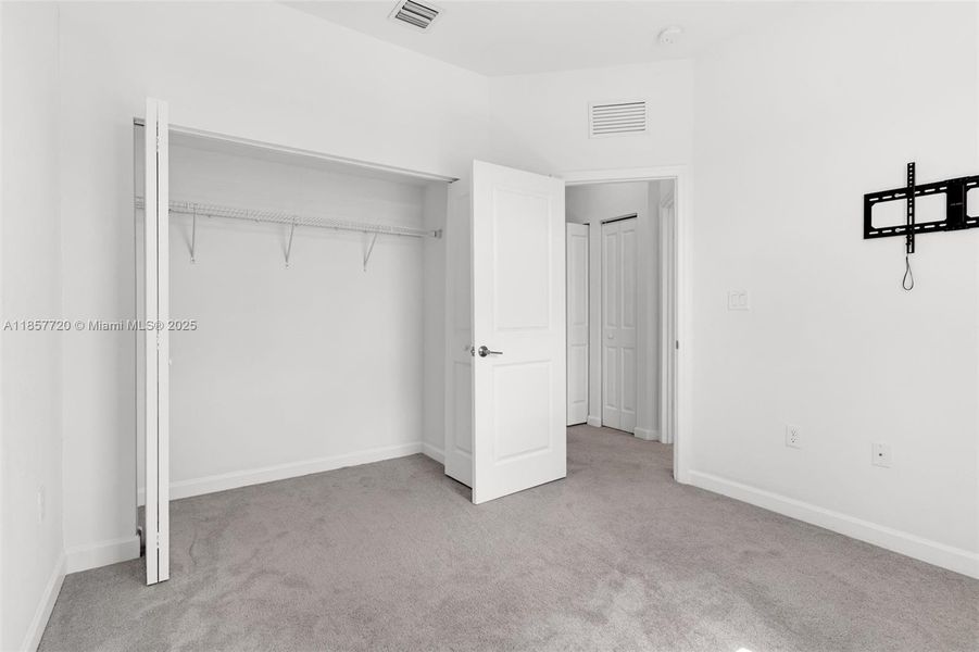 Spacious, unfurnished interior of a new home in , Miami (Image 21).