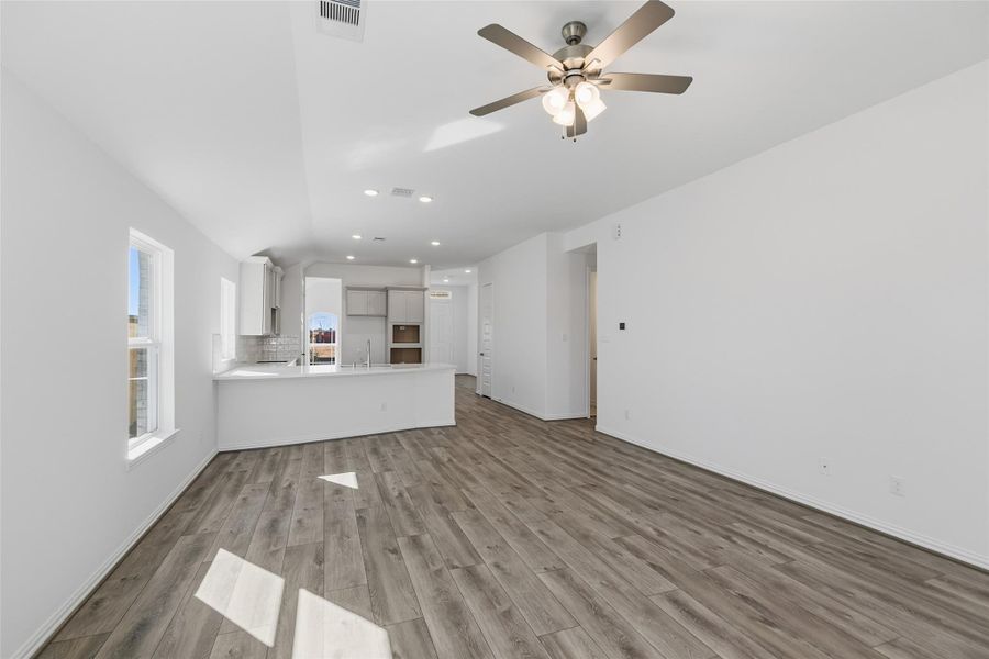 Spacious, unfurnished interior of a new home in Wildrye, Waller (Image 29).