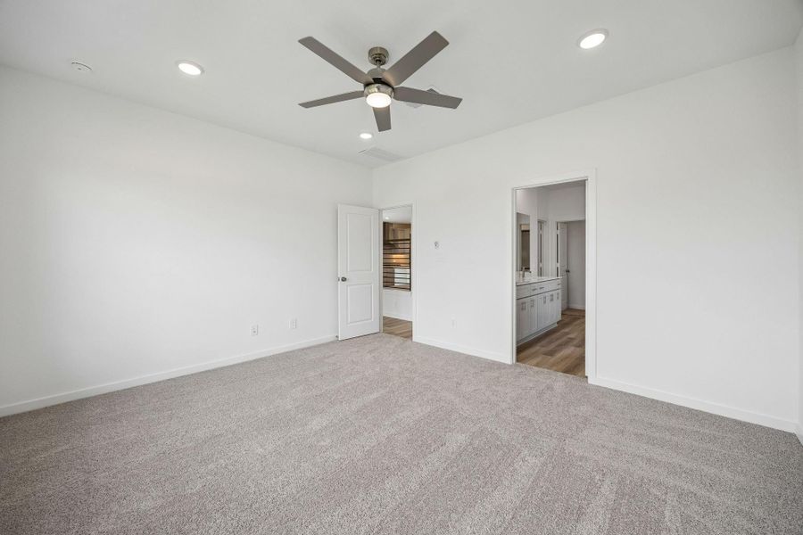 Spacious, unfurnished interior of a new home in Montgomery Bend, Montgomery (Image 23).
