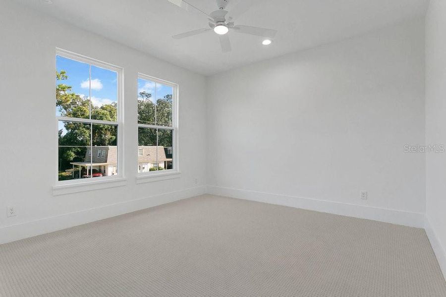 Spacious, unfurnished interior of a new home in , Orlando (Image 30).