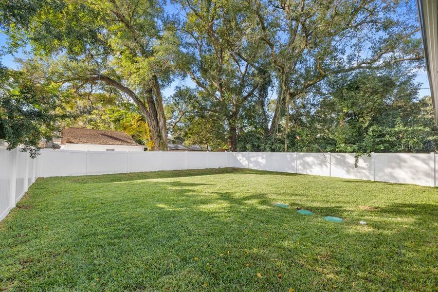 Exterior details and patio area of a home in , Orlando (Image 32).