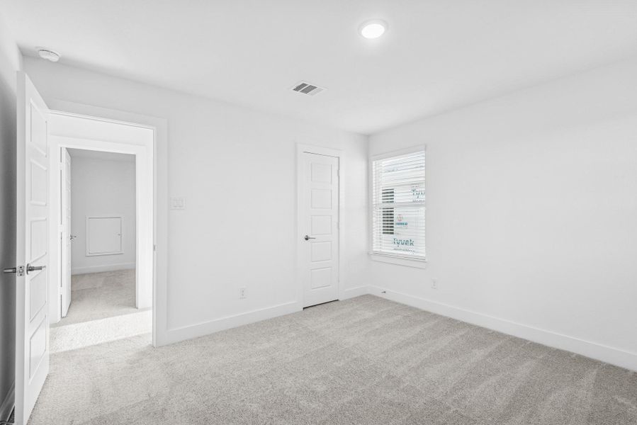 Spacious, unfurnished interior of a new home in Lago Mar, Santa Fe (Image 17).