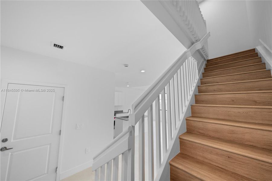 Spacious, unfurnished interior of a new home in , Florida City (Image 35).