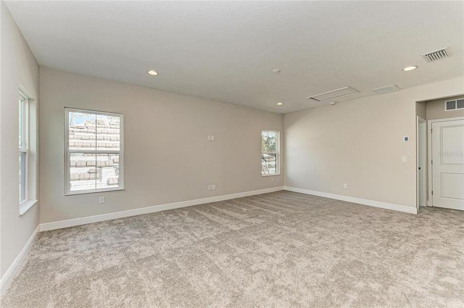 Spacious, unfurnished interior of a new home in Crestwood Estates, Valrico (Image 18).