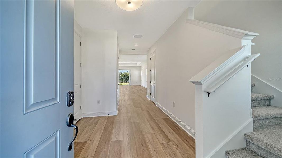 Spacious, unfurnished interior of a new home in Windward, Sarasota (Image 14).