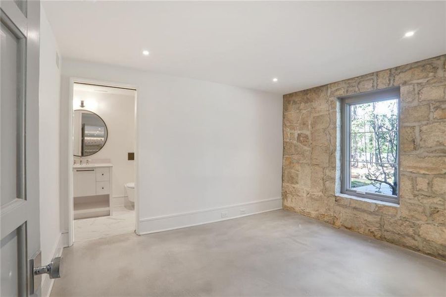 Spacious, unfurnished interior of a new home in , Atlanta (Image 16).