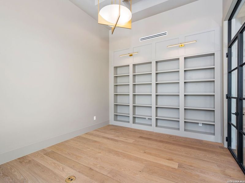 Spacious, unfurnished interior of a new home in , San Antonio (Image 49).