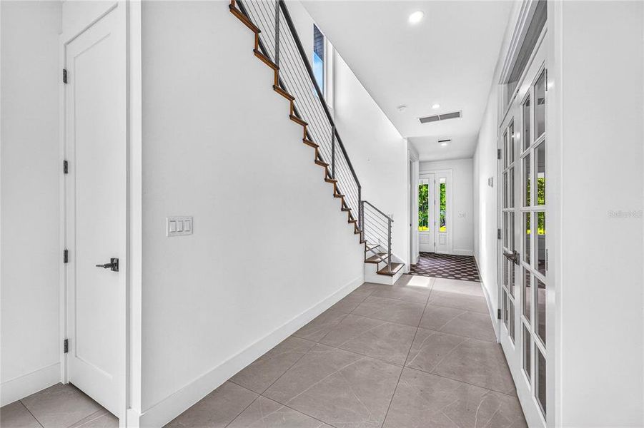 Spacious, unfurnished interior of a new home in , Sarasota (Image 45).