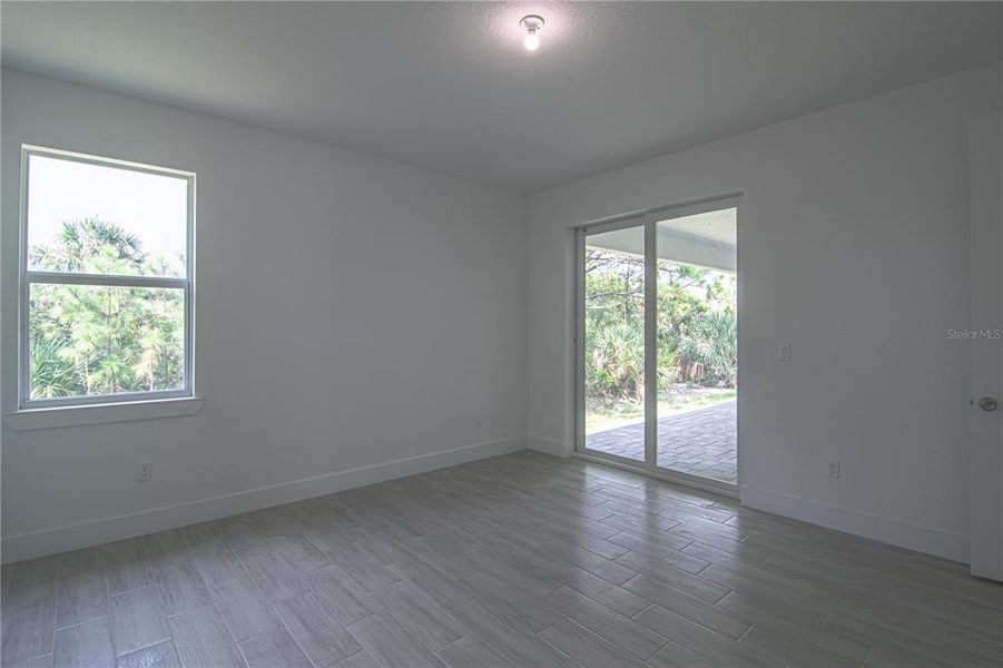 Spacious, unfurnished interior of a new home in , Port Charlotte (Image 14).