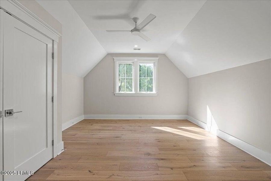 Spacious, unfurnished interior of a new home in , Beaufort (Image 20).