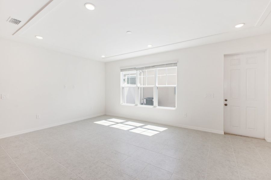 Representative unfurnished interior of a home built from the Madison by Park Square Residential in Townwalk at Babcock Ranch, Punta Gorda (Image 11).