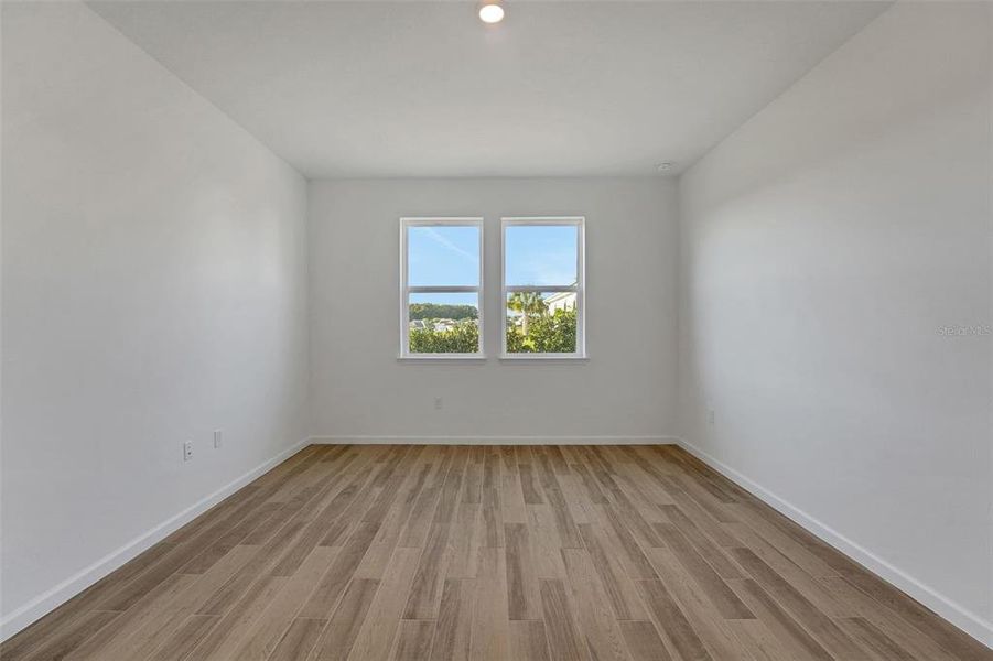 Spacious, unfurnished interior of a new home in Green Key Village, Lady Lake (Image 14).