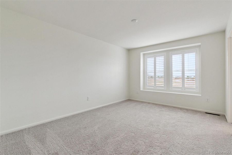 Spacious, unfurnished interior of a new home in Painted Prairie Villas, Aurora (Image 6).