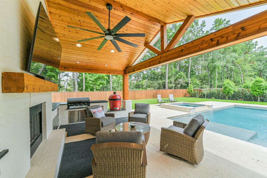 Exterior details and patio area of a home in Woodforest – 60', Montgomery (Image 27).