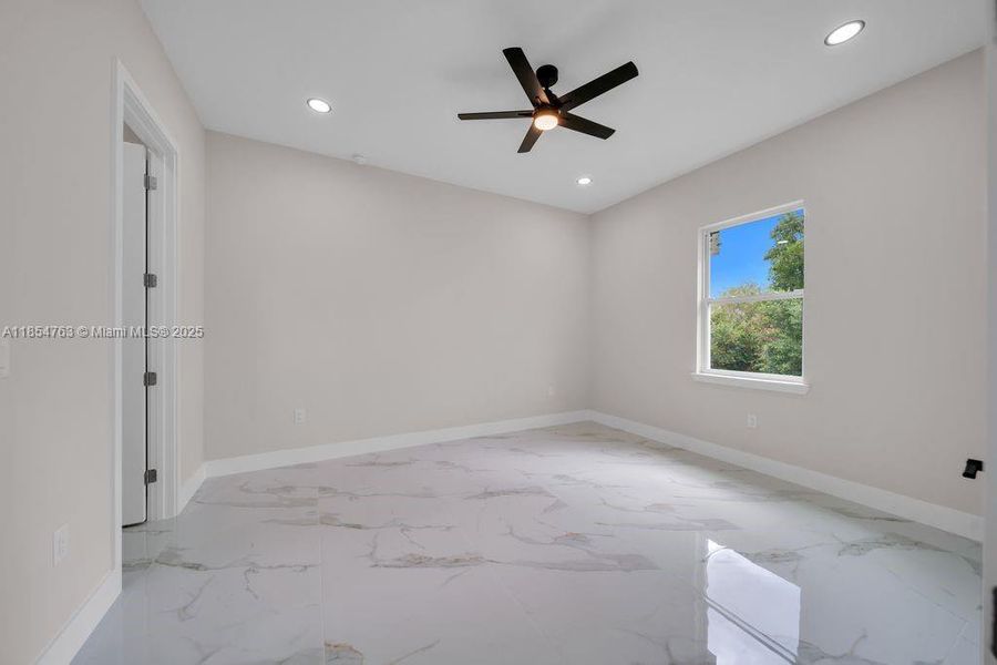 Spacious, unfurnished interior of a new home in , Lehigh Acres (Image 19).
