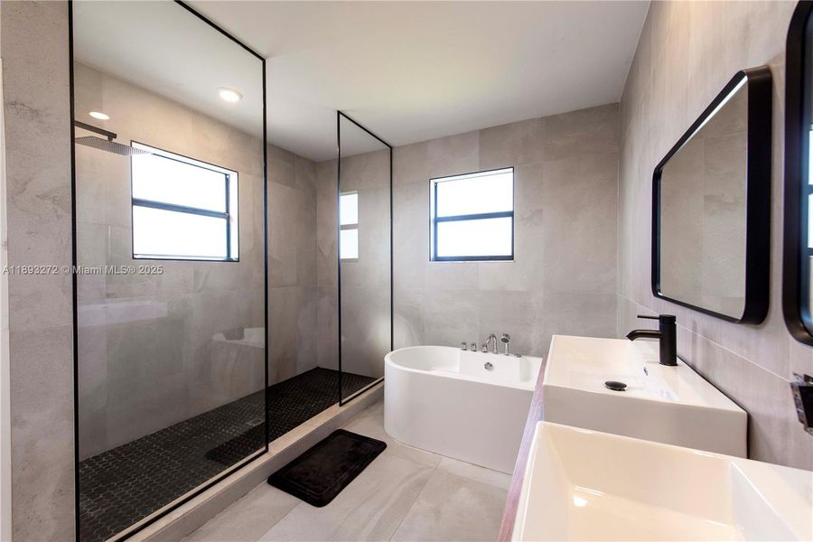 Furnished interior view inside a new home in , Miramar (Image 5).