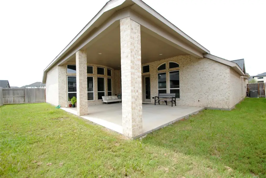 Exterior details and patio area of a home in Cross Creek Ranch, Fulshear (Image 4).