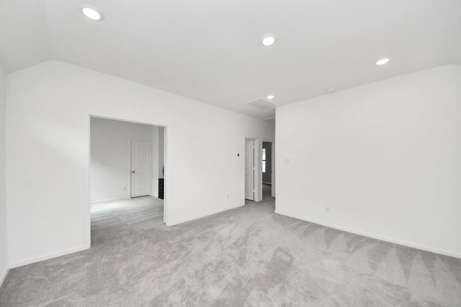Spacious, unfurnished interior of a new home in The Trails, New Caney (Image 38).