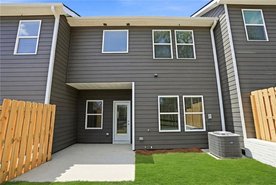Exterior details and patio area of a home in Concord Oaks, Powder Springs (Image 17).