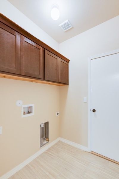 Spacious, unfurnished interior of a new home in Crossland, Socorro (Image 21).