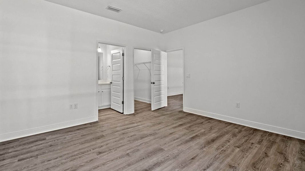 Spacious, unfurnished interior of a new home in Owl's Head Farms, Freeport (Image 24).