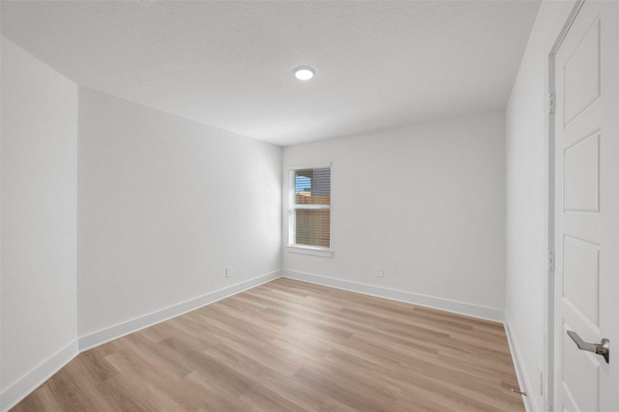 Spacious, unfurnished interior of a new home in Lone Star Landing, Montgomery (Image 22).