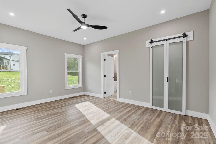 Spacious, unfurnished interior of a new home in , Asheville (Image 22).