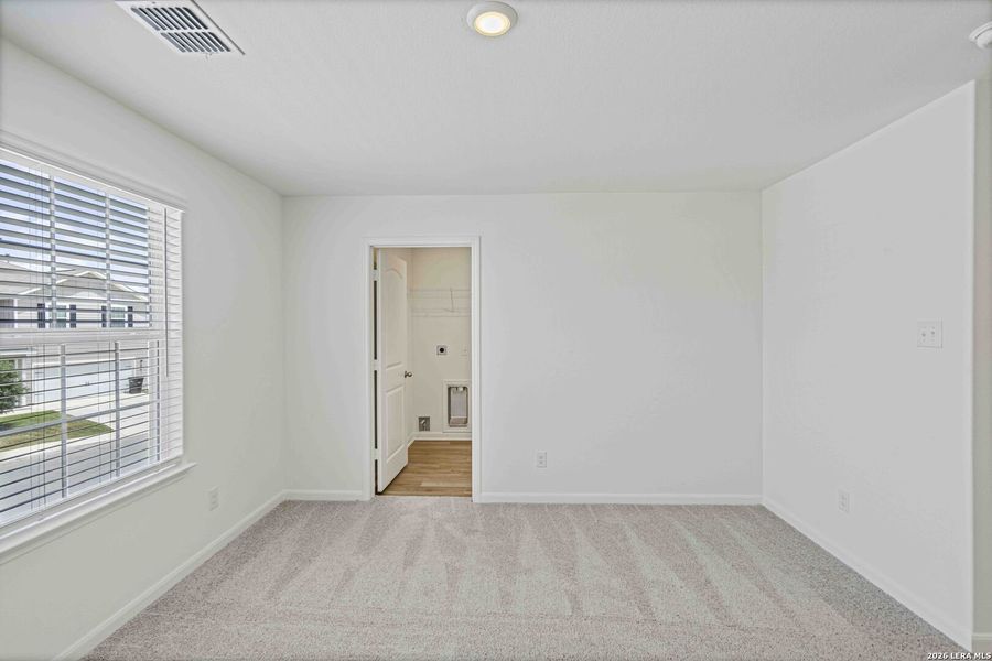 Spacious, unfurnished interior of a new home in , San Antonio (Image 11).