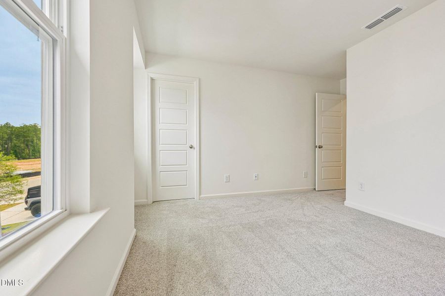 18-web-or-mls-Glen Lyon Dr-S2706-018