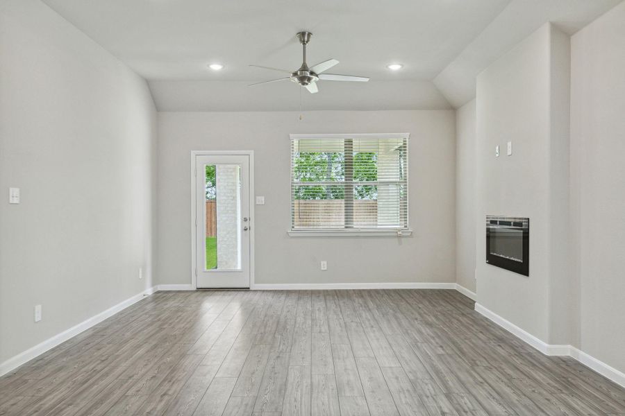 Spacious, unfurnished interior of a new home in Prairie Winds, Hutto (Image 10).