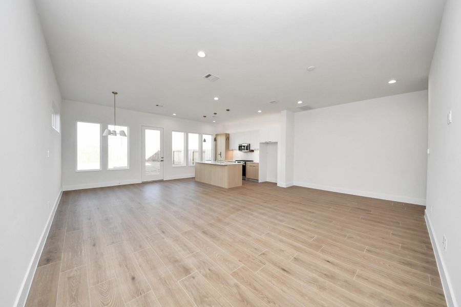 Spacious, unfurnished interior of a new home in Piccolina, Houston (Image 21).