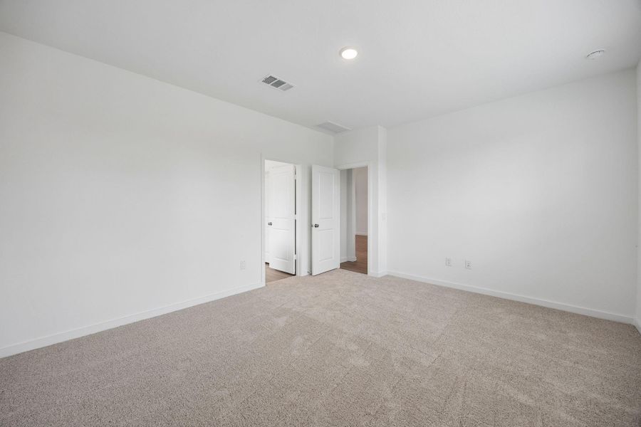 Spacious, unfurnished interior of a new home in Ellerden, Tomball (Image 12).
